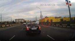 В Пскове на видеорегистратор попали кадры, как с моста А.Невского прыгает в реку человек