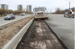 На одном из самых крупных объектов «дорожного нацпроекта» в Пскове срезают старое покрытие