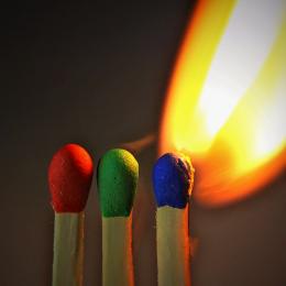 Не оставляйте детей без присмотра, убирайте с видного места спички, зажигалки - напоминает МЧС