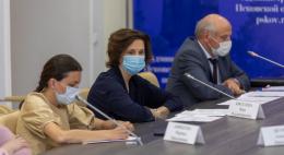 Вопросы вакцинации и восстановления численности населения на рынке труда в регионе обсудили в Пскове