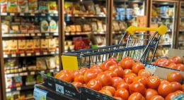 Из-за высоких затрат продуктовых сетей на прием безнала цены в продуктовых магазинах могут вырасти