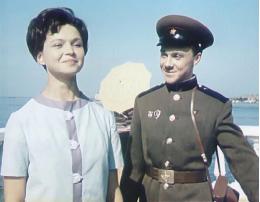 Советскую комедию «Ключи от неба» смотрите сегодня в 00.40 на Первом Псковском