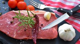 В России отмечено снижение продаж мясных продуктов во всех категориях: от птицы и свинины до колбасы и сосисок