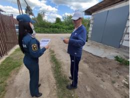 Сотрудники МЧС разъяснили жителям области требования пожарной безопасности