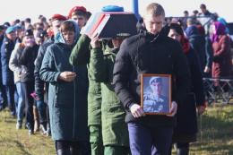 Сегодня в Мордовии простились с десантником Александром Рыбалко, который трагически погиб 2 октября во время учений в Псковской области