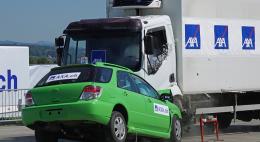 Четыре человека пострадали в Островском районе в результате заноса грузовика