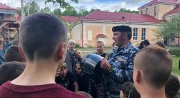Псковские Росгвардейцы поздравили воспитанников Центра помощи детям, оставшимся без попечения родителей, с Международным днем защиты детей