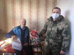 Росгвардейцы поздравили ветерана войск правопорядка с наступающим Днем Росгвардии