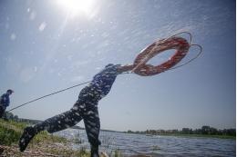 Соревнования по водному многоборью среди поисково-спасательных отрядов прошли в Пскове