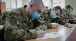 Военнослужащие по призыву написали письма мамам