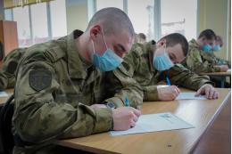 Военнослужащие по призыву написали письма мамам
