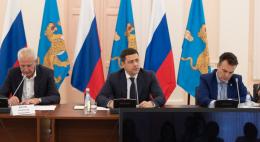 В Псковской области повысят зарплаты муниципальным служащим