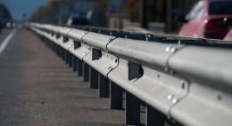 Около 12 км нового барьерного ограждения установят на дорогах в четырех районах Псковской области