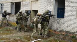 Псковский СОБР Росгвардии завершил комплексные занятия в полевых условиях