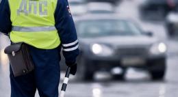 Пьяный водитель в ходе сопротивления наряду ГИБДД душил инспектора