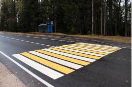 Заключен контракт на освещение автобусных остановок и пешеходных переходов в Псковском районе