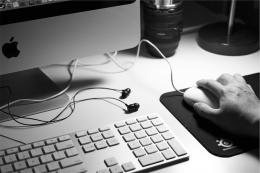 Под какую музыку любят работать россияне, выяснил SuperJob