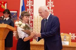 Учащиеся Псковской области стали лауреатами Межрегионального конкурса сочинений «Я - гражданин России!»