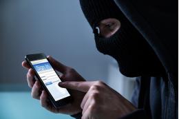 В Пскове мошенники лишили пенсионера 65 тыс. рублей