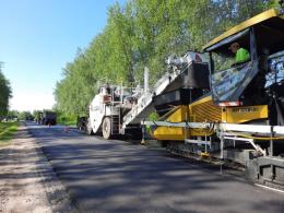 На дороге Порхов – Успенье в Дедовичском районе завершена укладка верхнего слоя покрытия