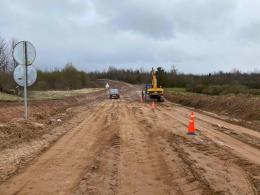 На дороге Плотично - Кунья возводят насыпь земляного полотна