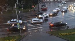 В Пскове у главпочтамта на зебре автомобиль сбил пешехода