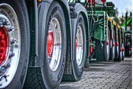 Водителей большегрузов будут наказывать за порчу дорожного покрытия