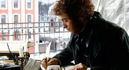 Сегодня ночью, в 00.30, в эфире Первого Псковского историко-биографическая драма  «Пушкин: Последняя дуэль»