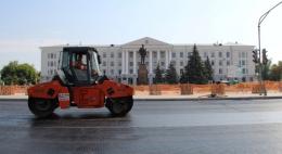 Площадь Ленина в Пскове будут асфальтировать ночью из-за чего изменится схема движения автобусов  