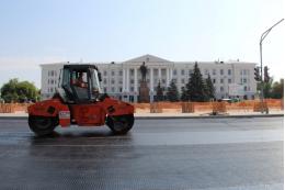 Площадь Ленина в Пскове будут асфальтировать ночью из-за чего изменится схема движения автобусов  