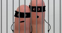 Молодые люди похитили из магазина спиртное