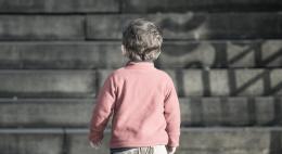 Сотрудники Росгвардии Пскова разыскали потерявшегося 3-летнего ребенка