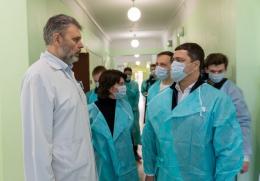 Псковский губернатор пришел в инфекционную больницу