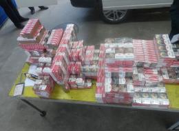 Около 1400 пачек сигарет и угольный самовар изъяли на пунктах пропуска Псковской области  