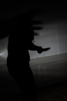На теле погибшего в пожаре великолучанина обнаружены ножевые ранения