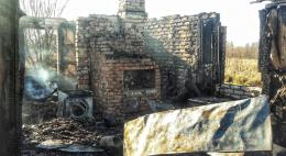 Жилой дом сгорел в поселке Кунья