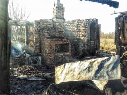 Жилой дом сгорел в поселке Кунья