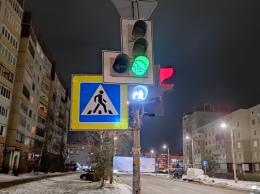 4 перекрестка в Пскове оборудовали светофорами с бело-лунными сигналами