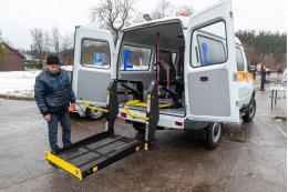 Центры социального обслуживания Псковской области получили ключи от 18 спецмашин