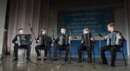 Молодёжный центр Пскова приглашает принять участие в традиционном Рождественском фестивале