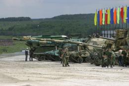 Военнослужащим и сотрудникам правоохранительных органов повысят оклады  на 4,3% с 1 октября