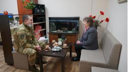 В Пскове росгвардейцы встретились с жительницей блокадного Ленинграда