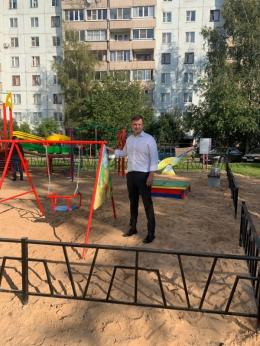 В Пскове возле дома №16 по ул. Инженерной появилась новая детская площадка