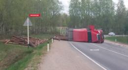 Пункт назначения: Лесовоз опрокинулся рядом с Замогильем
