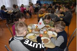 Добрые люди поддержали акцию Красного Креста «Подари обед ребенку - 2019»