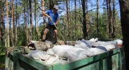 Спортсмены проверили субботник в лесу у деревни Печки 