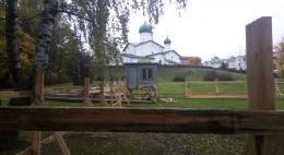 Строительный лагерь на берегу Псковы демонтируют по требованию властей Пскова