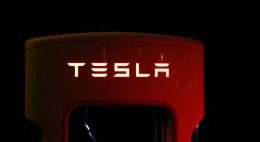 Цена акций Tesla впервые превысила $400