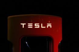 Цена акций Tesla впервые превысила $400