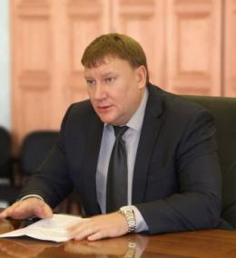 Глава администрации Пскова: Подрядчик убирает не только тротуар, но и тропинку